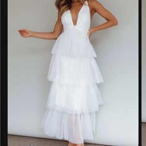 Auguste Tired Frill Midi Dress White. selfie Leslie